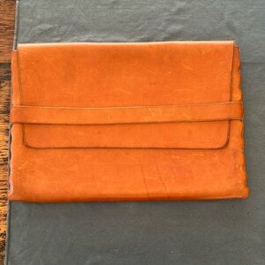 Vintage Billykirk tan leather laptop sleeve